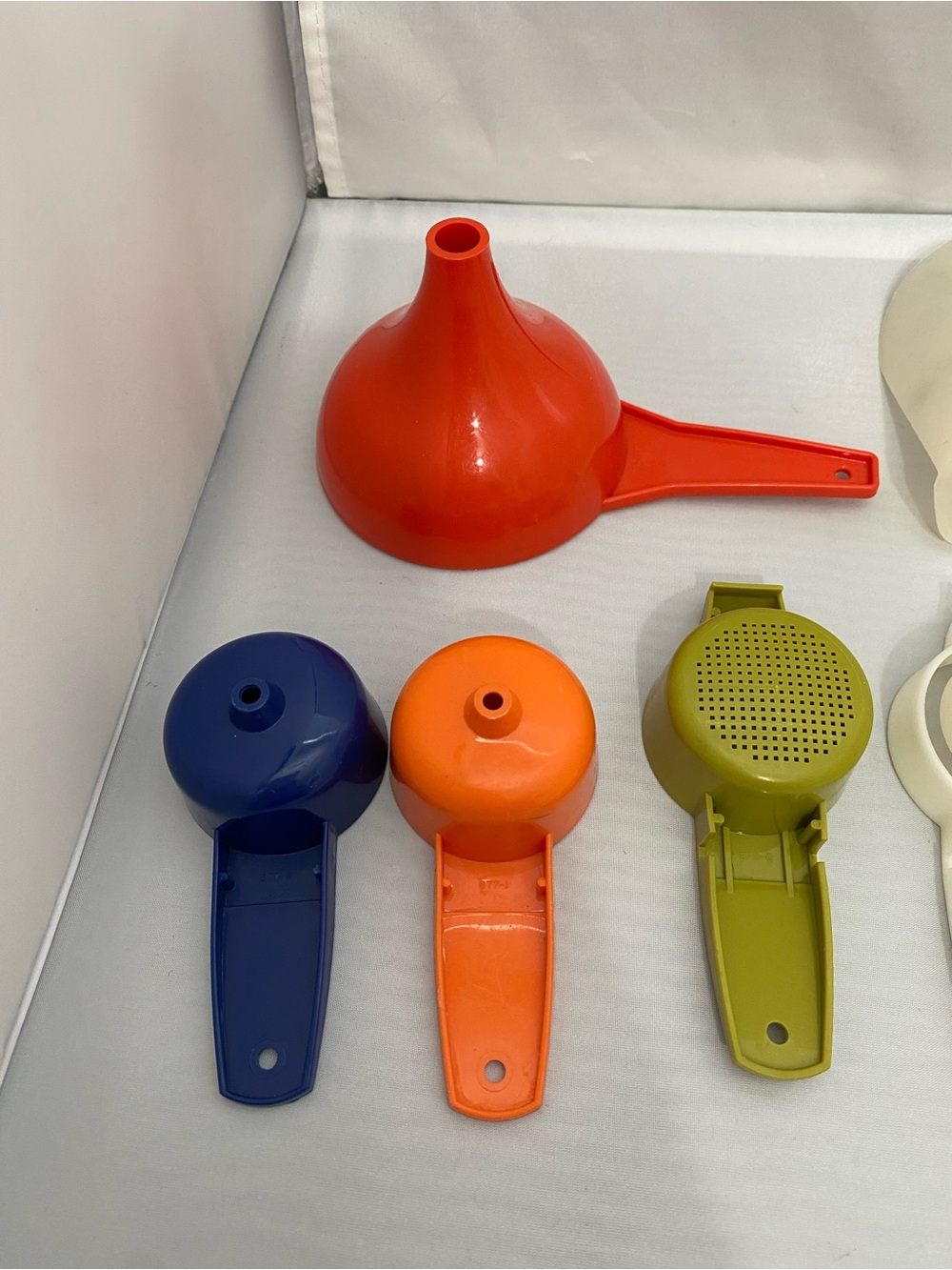 Colorful Tupperware Kitchen Gadgets - Picture 7 of 10